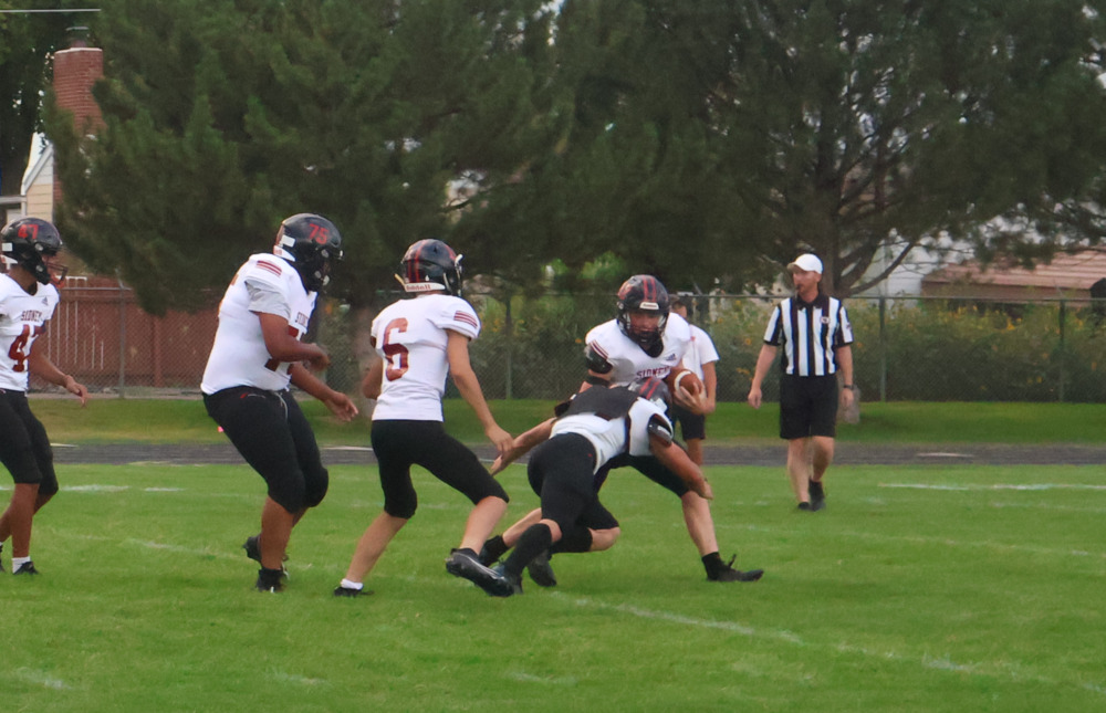 Despite Delay, Raiders Roll Over Dusters, 32-23 - The Sidney Sun