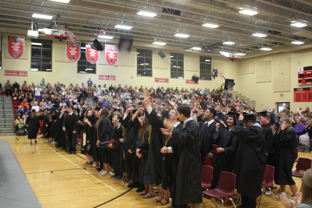 Sidney High School Sends Off 2021 Grads - The Sidney Sun-Telegraph